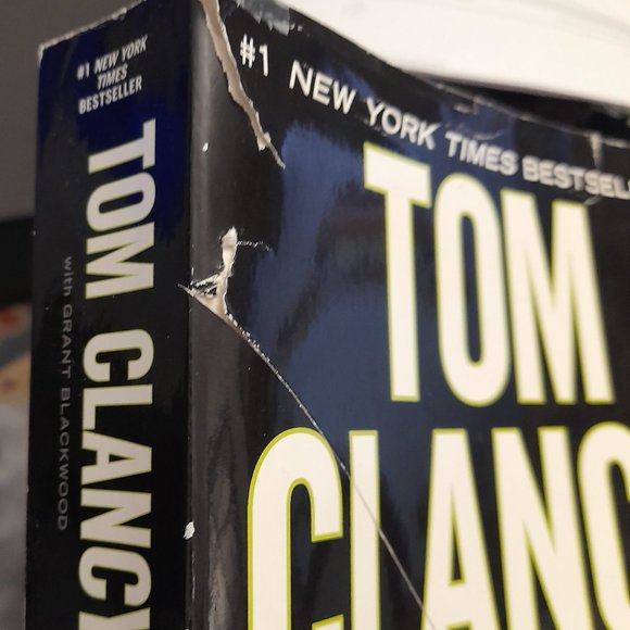 Set of 2 large paperback Tom Clancy Novels. - Picture 6 of 16